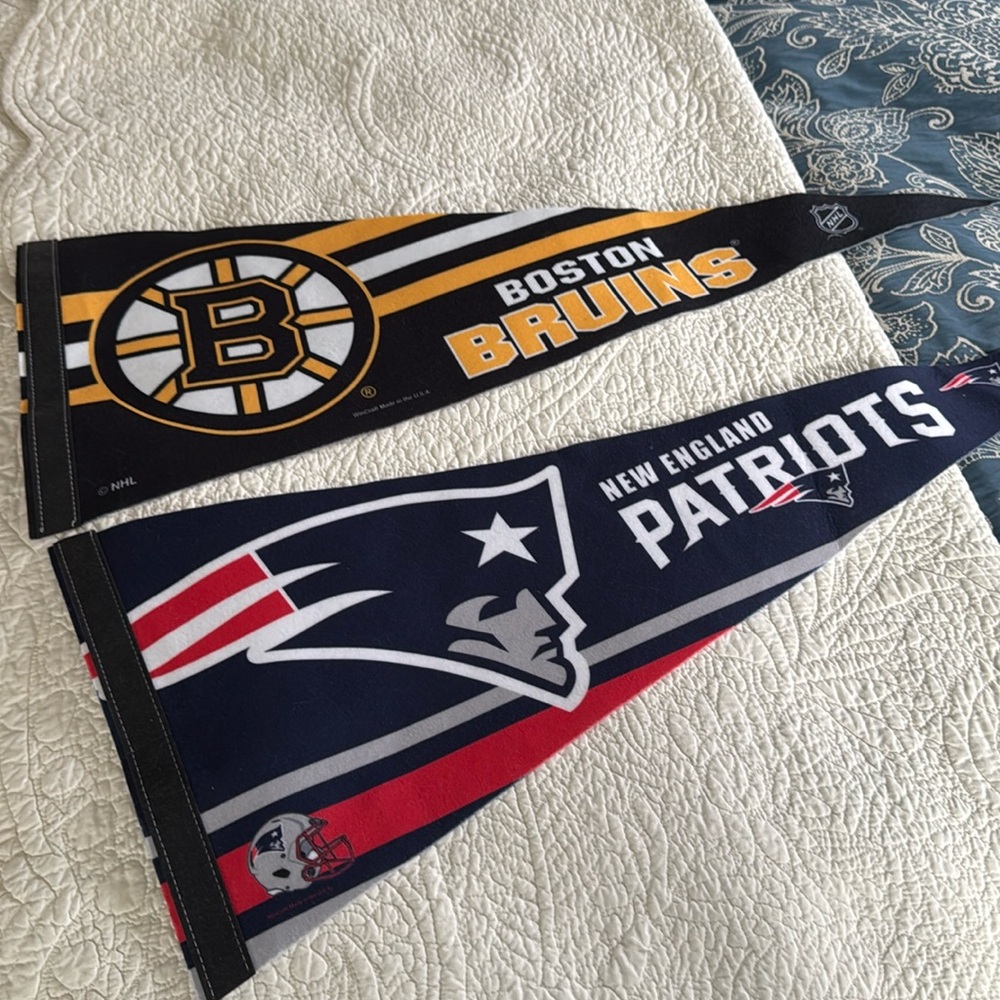 2 New England Banners - Bruins & Patriots